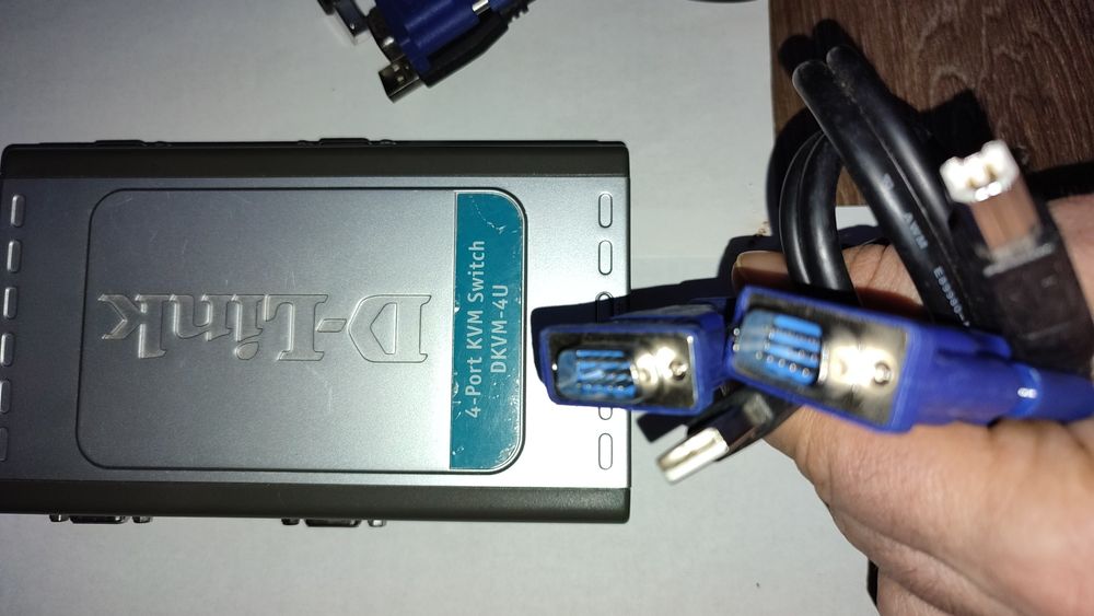 КВМ перемикач KVM D-Link DKVM-4U (4-x портовий перемикач)