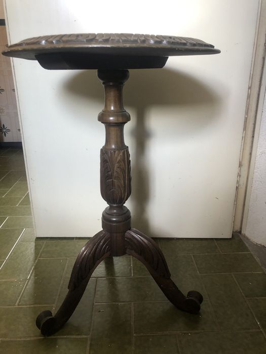 Mesa de pé de galo madeira maçica escura