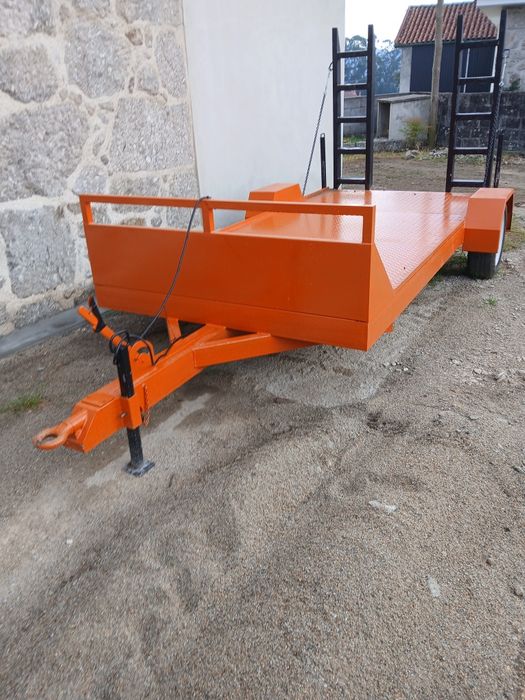 Reboque porta máquinas