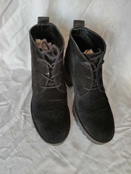 Botas pretas pelo tornozelo com salto médio, nº 37