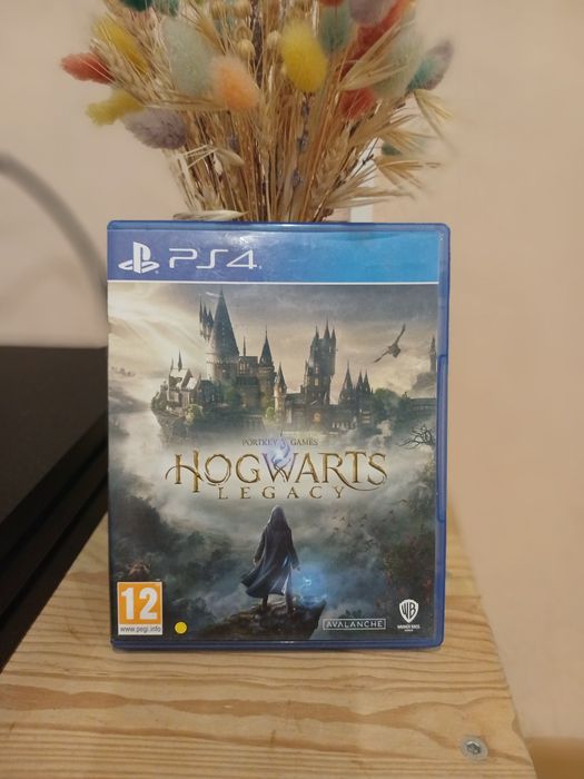 Диск hogwarts legacy для ps 4 + унікальні коди для гри,  диск оригінальний без подряпин