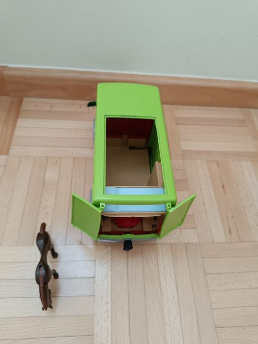 Playmobil auto dla koni