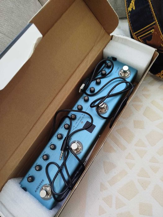 Oportunidade 2 guitarras e 1 pedal multiefeitos Tank G
