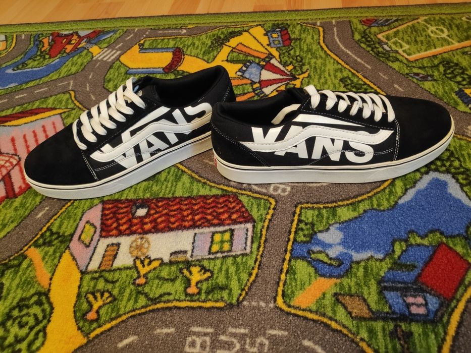 Продаю кеди Vans