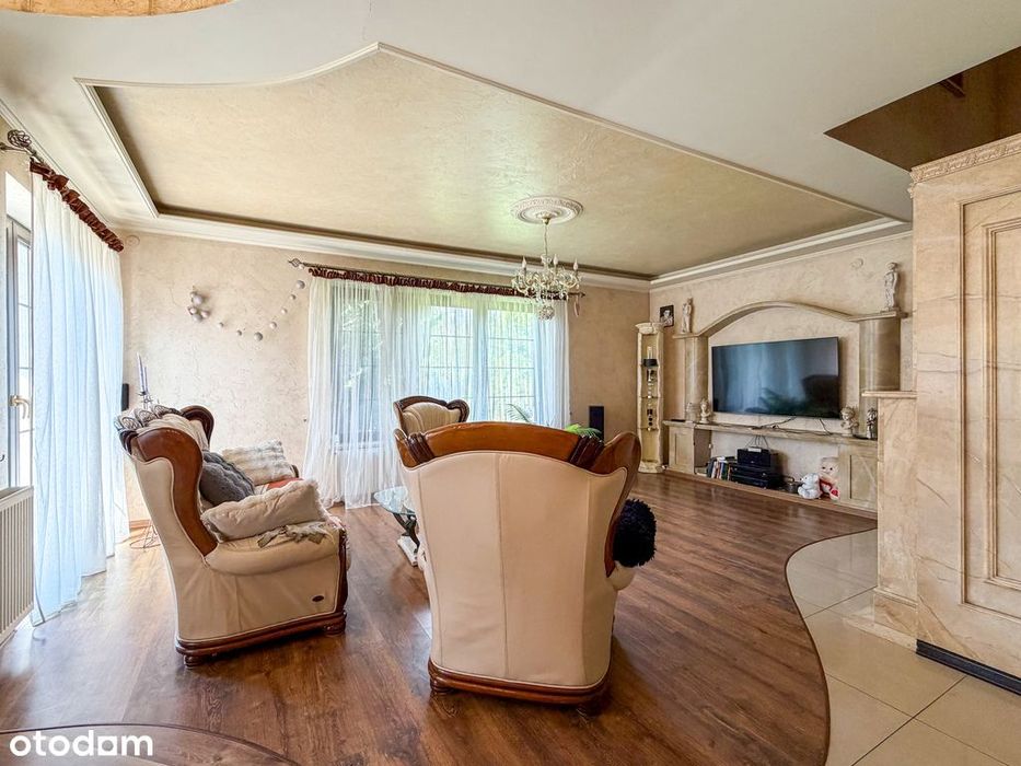 Elegancki dom w stylu pałacowym - 164m2