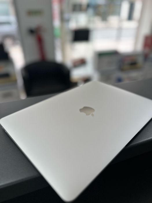 Macbook Air 2020 M1 ( 24 meses Garantia )