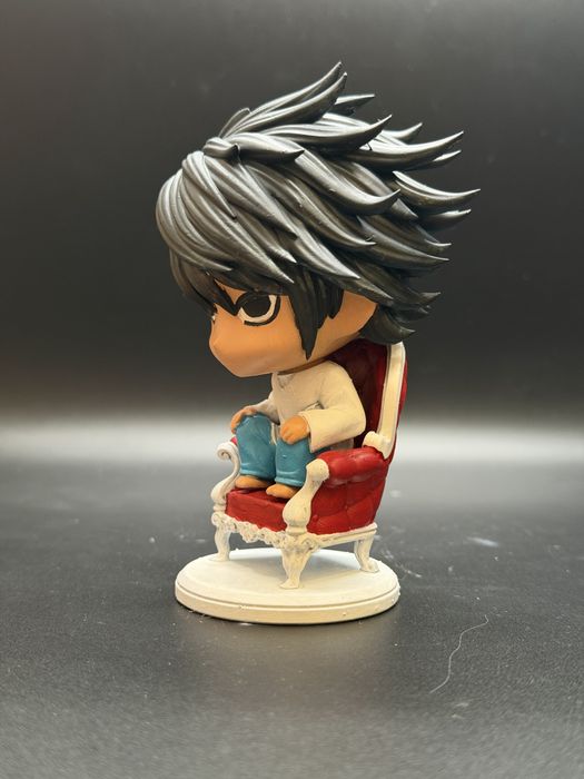 Figurka Chibi L – Death Note – 11x7 cm Kolekcjonerska