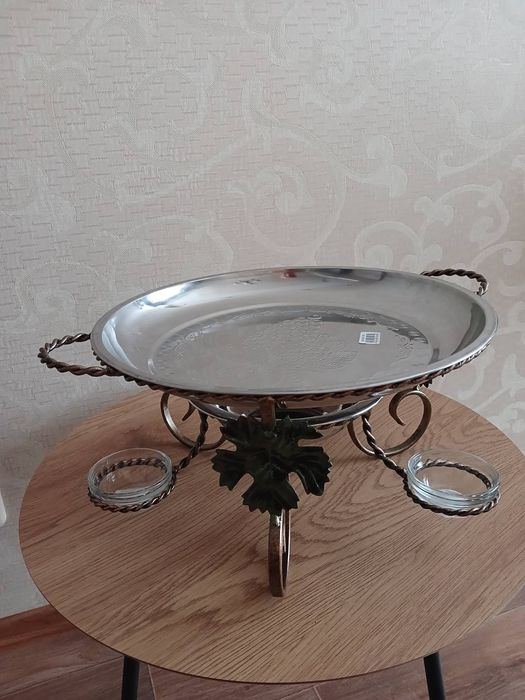 Блюдо для разогрева шашлыка. Садж с соусницами.