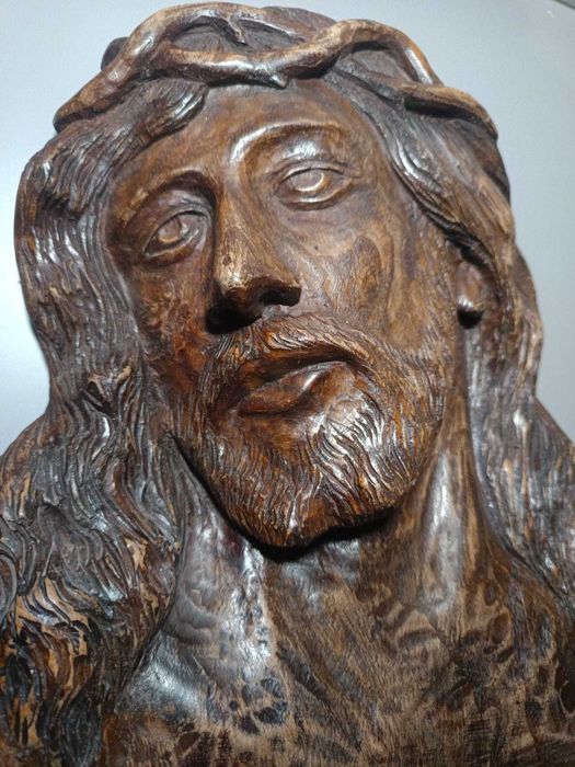 Busto de Jesus Cristo em Madeira Maciça – Escultura por Fernando Silva
