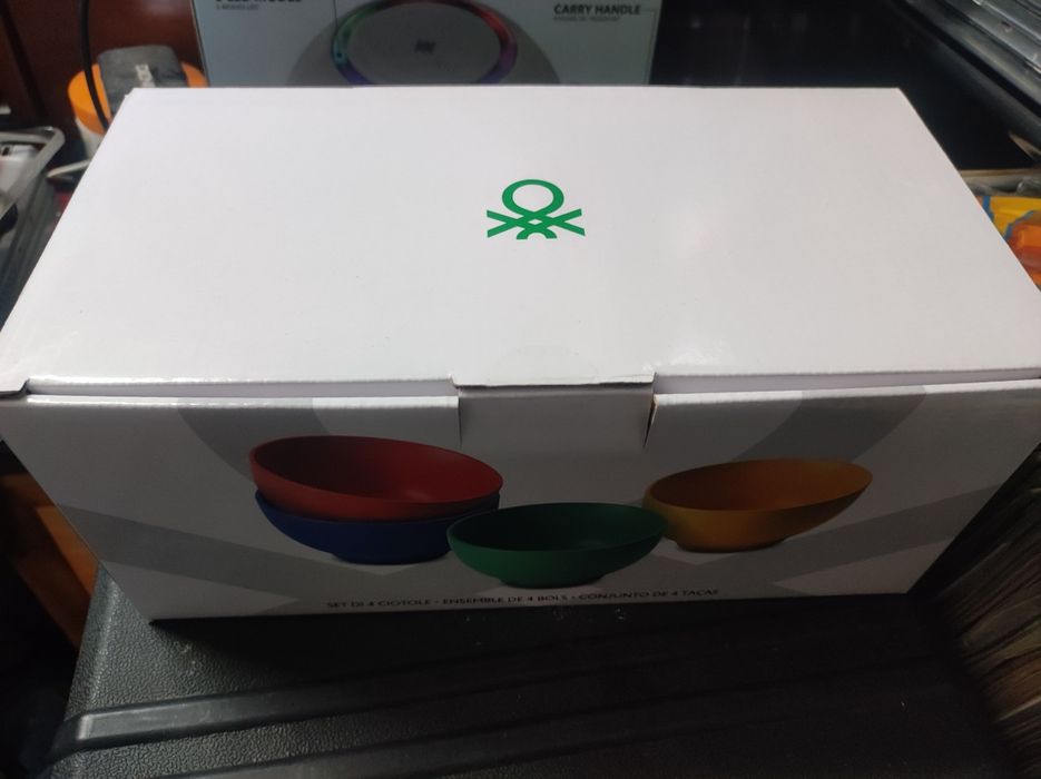 Caixa com 4 malgas coloridas Benetton