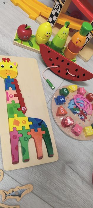Розвиваючі іграшки, піраміди, картки, балансир, пазли