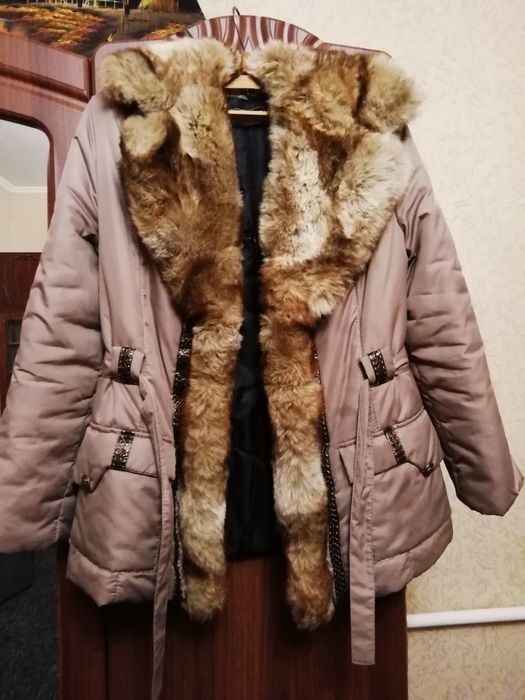 Куртка с меховым воротником