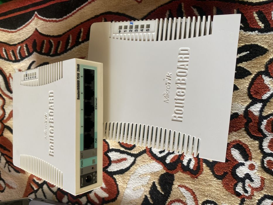 Продам два роутери Mikrotik rb751u-2HnD ціна за 1
