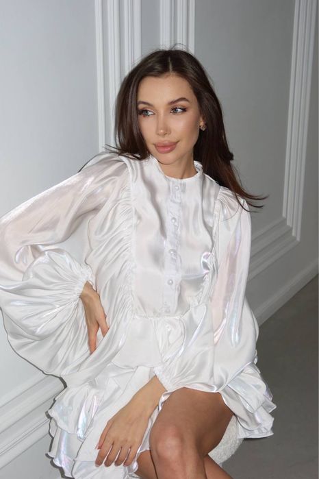 Елегантна випускна біла сукня