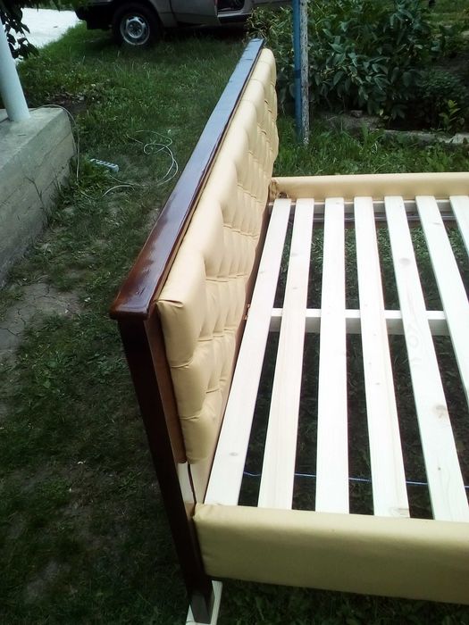 ліжко нове Леся щойно виготовлено