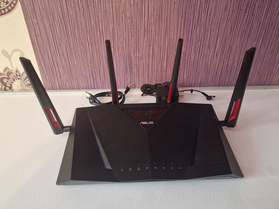 Роутер  Asus RT-AC88U, на 9 гігабітних портів