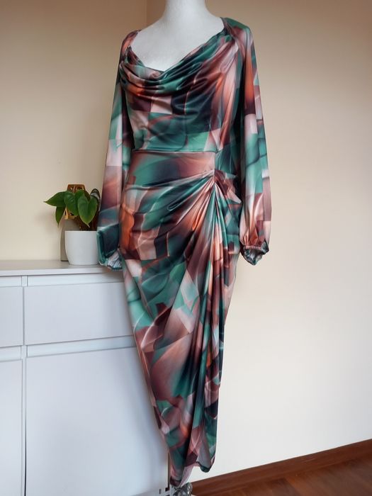 długa sukienka z marszczeniami 44/46 nowa