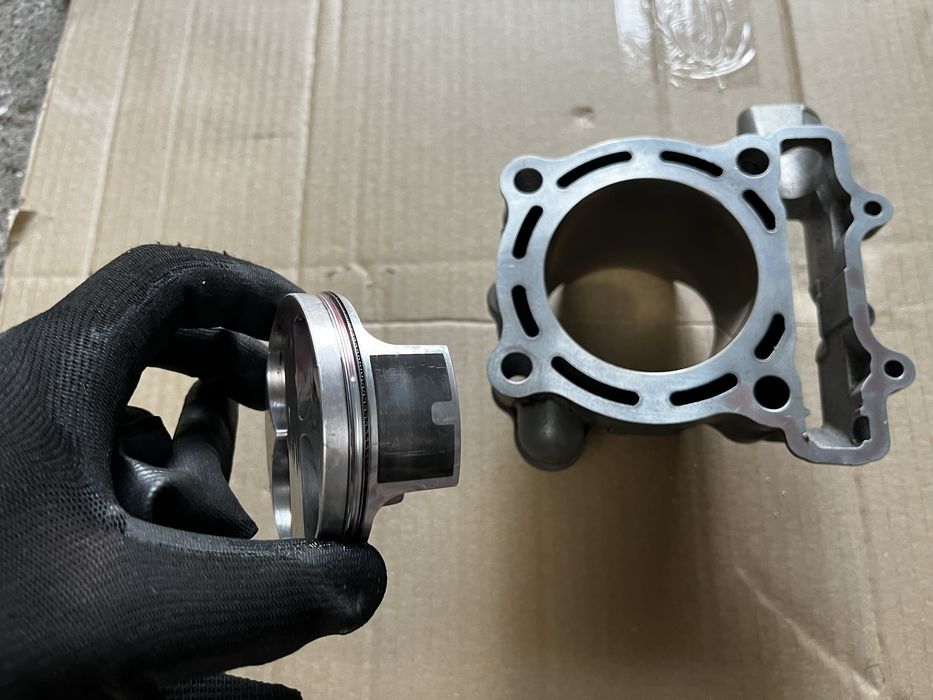 Cylinder z tłokiem kxf /rmz 250 04-09 tłok vertex