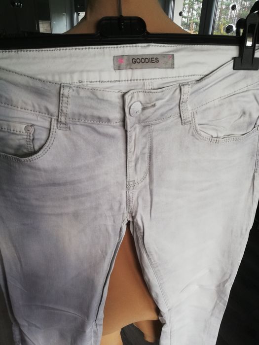 R. 40 goodies białe spodnie szare przetarcia