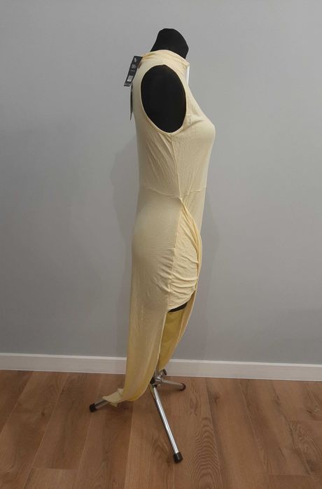 Sukienka asymetryczna żółta z półgolfem Club L XL