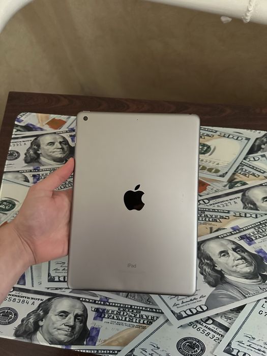 iPad 5 32Gb  Wi-FI Планшет 9.7”