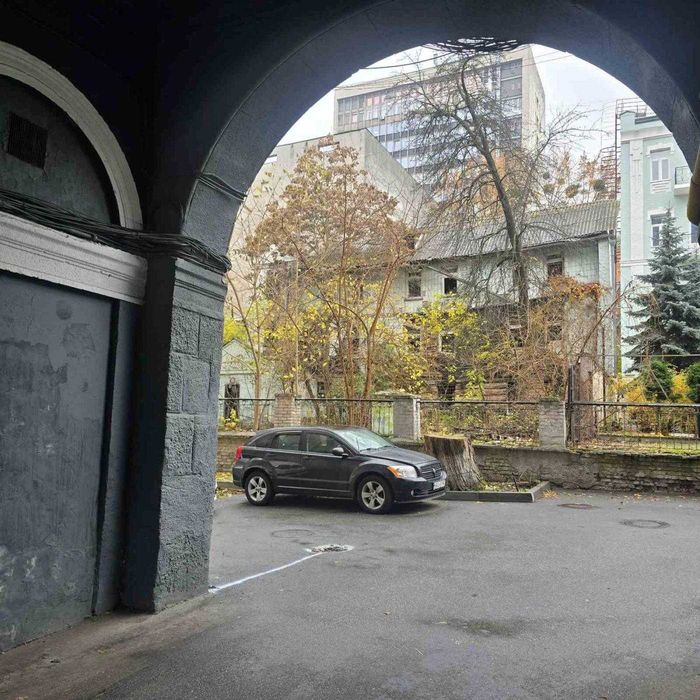 Продаж окремо стояча будівля [345м2], Під реконструкцію. Підвал, центр