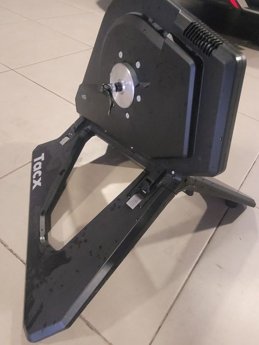 Rolo de Treino Tacx NEO Smart Trainer, Direto (sem apoio dianteiro)
