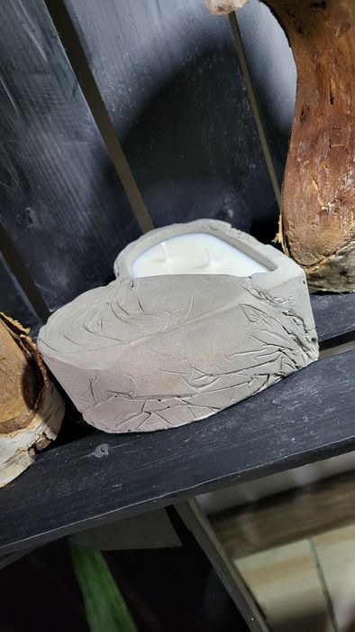 Świece sojowe w betonie