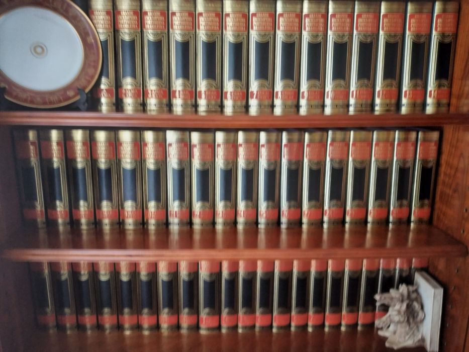 Novos - Grande Enciclopédia Portuguesa Brasileira - 40 livros caixas