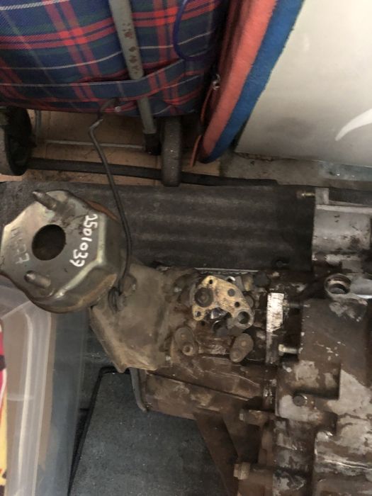 Caixa de velocidades de Vw transporter T 4  para motor 1900 cc turbo diesel em muito bom estado