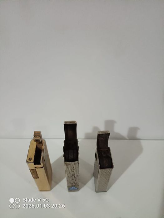 Zestaw trzech starych zapalniczek  do renowacji