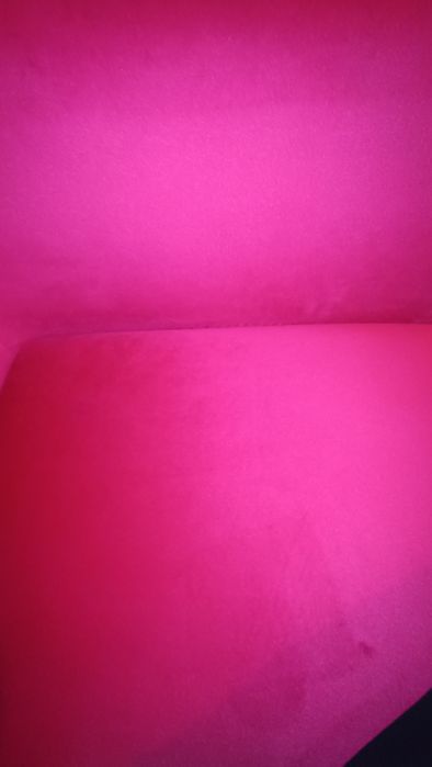 Elegancka sofa różowa,