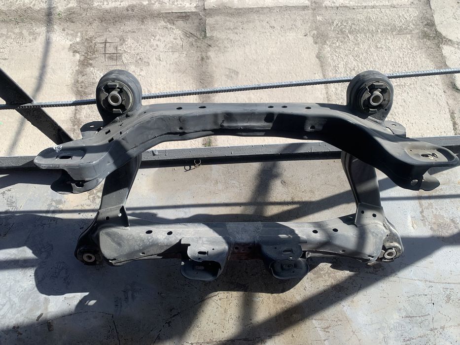 Задний подрамник Jeep Cherokee KL