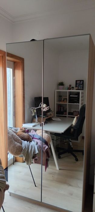 Roupeiro com espelho