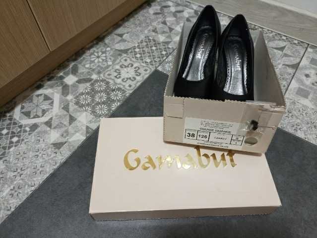 Buty czarne na obcasie