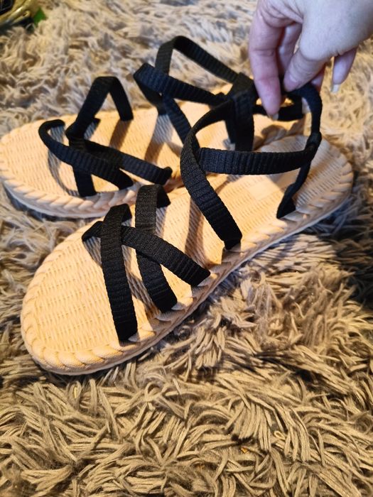 Czarno beżowe sandały