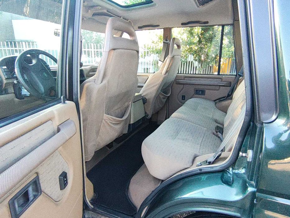 Vendo Land Rover em muito bom estado, todo original.