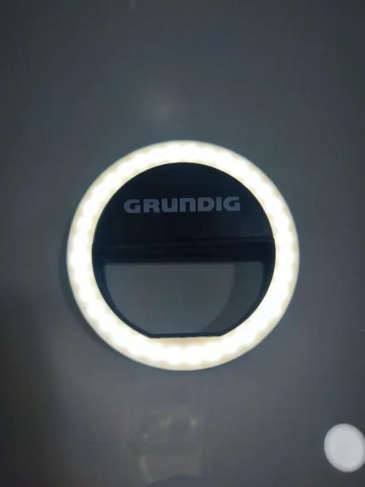 Портативна кільцева лампа Grundig