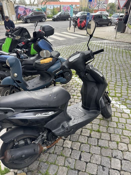 Scooter 50cc Preta – 400€ Negociável (Urgente)