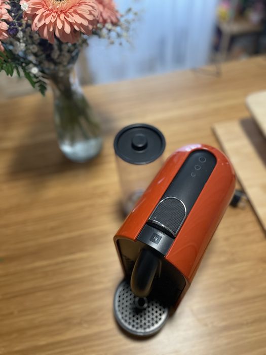 Máquina de café Nespresso – usada, a funcionar perfeitamente