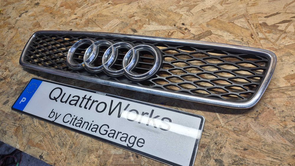 Grelha Capô Original Audi RS4 B5 Favo de Mel Ref. 8D0.853651T Audi A4 B5 8D 1995 a 2001