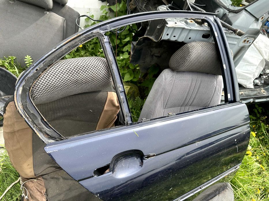 Задня права синя дверка БМВ е46 седан синій колір правая дверь двері