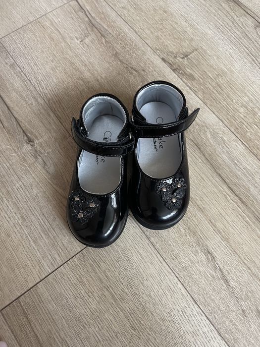 Туфлі для дівчинки розмір 22