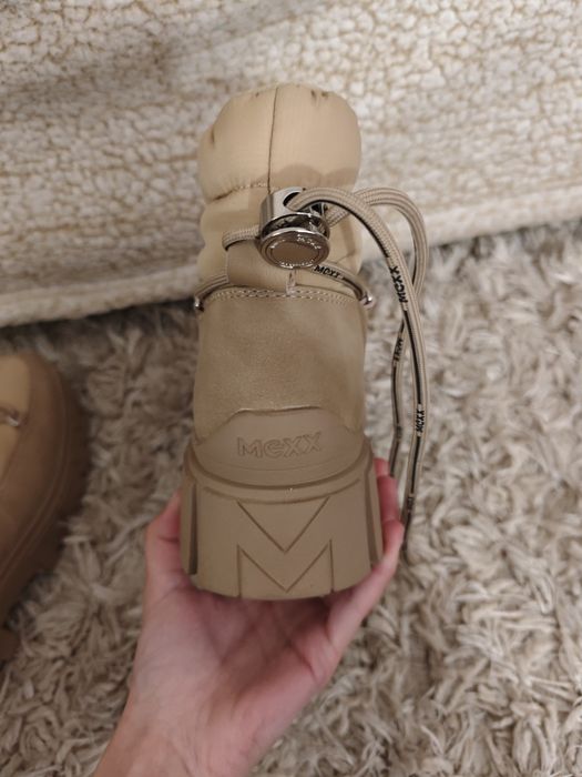 Жіночі бежеві ботинки Mexx