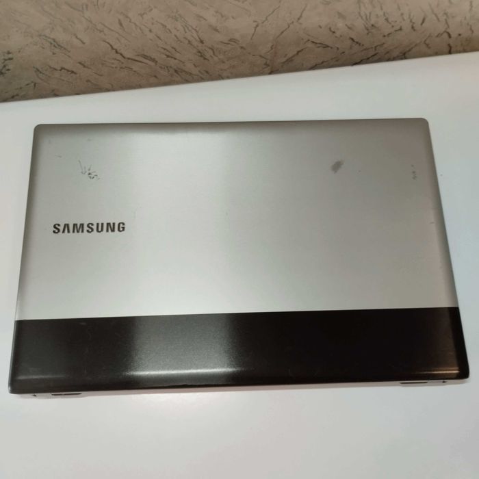 Ноутбук Samsung RV720 | 17.3 дм | Core i5-2410M | видео 1гб | 8/750 гб
