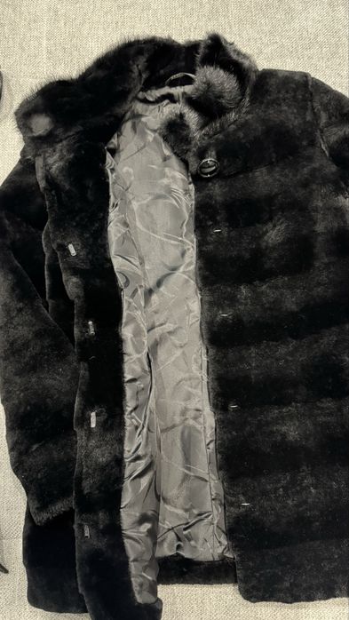 Продам натуральну шубу мутон з норковим коміром