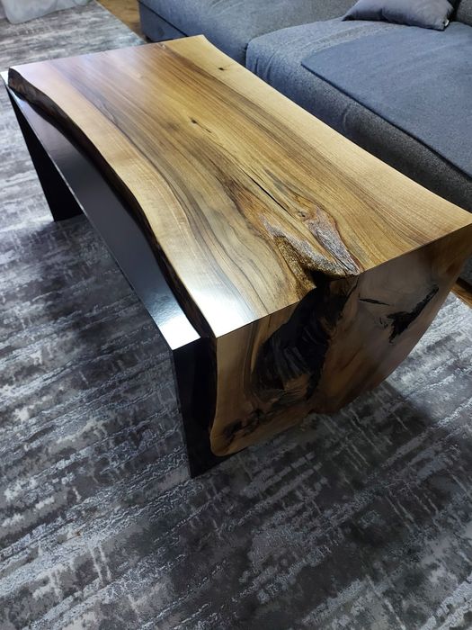 Стол журнальный.