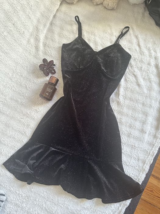 Czarna sukienka mini na ramiączkach XS/34