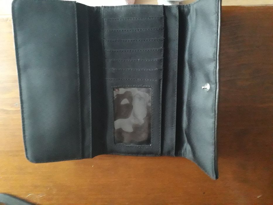 Carteira em tons de beje e castanho