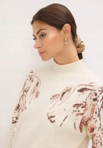B.P.C sweter beżowy z cekinami 36/38.